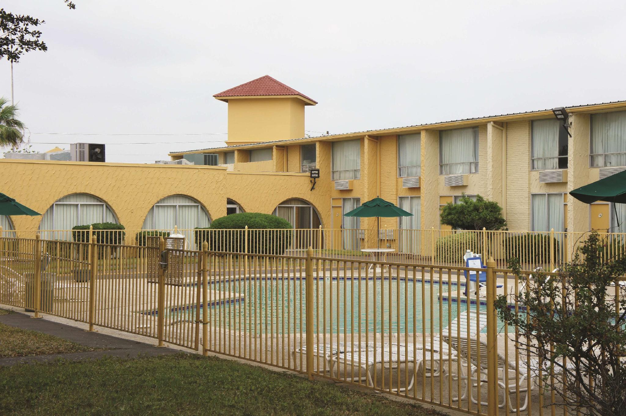 Days Inn By Wyndham Del Rio Eksteriør billede