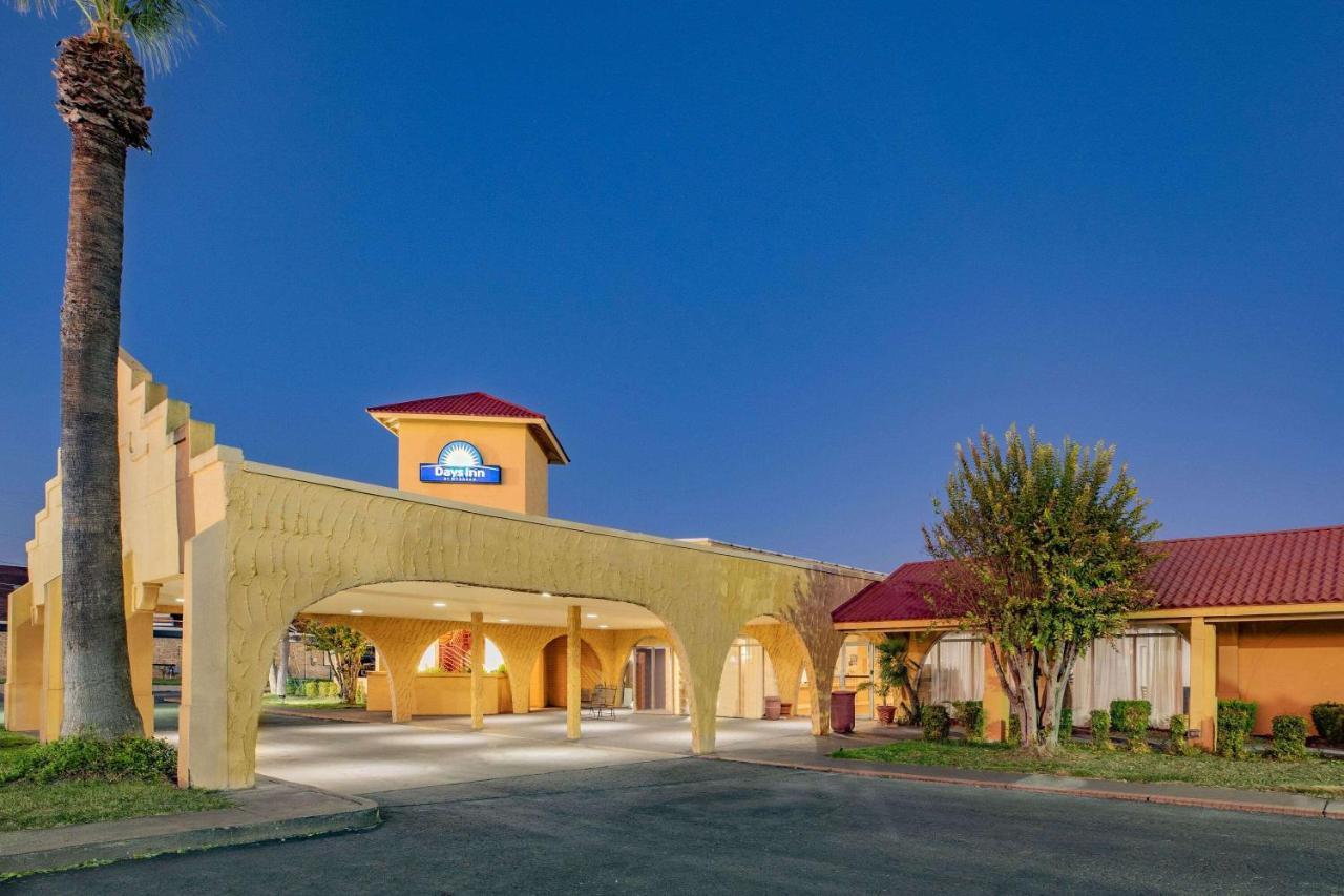 Days Inn By Wyndham Del Rio Eksteriør billede